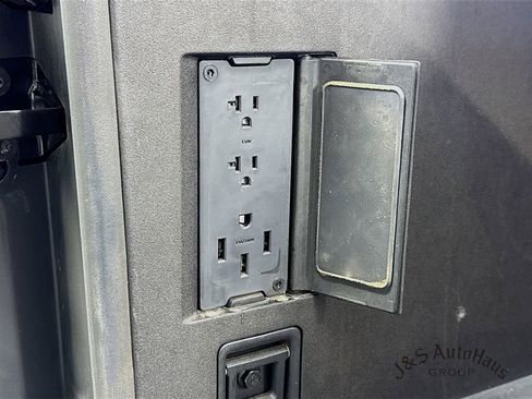 Used 2024 Tesla Cybertruck AWD Crew Cab image 42