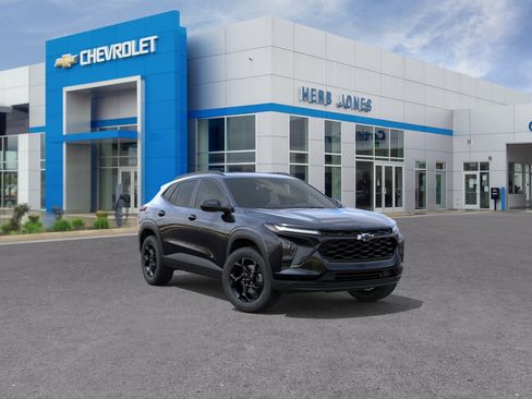 New 2026 Chevrolet Trax LT w/ Sunroof Package FWD image 1