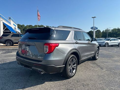 Used 2024 Ford Explorer XLT w/ Equipment Group 202A AWD/4WD image 3