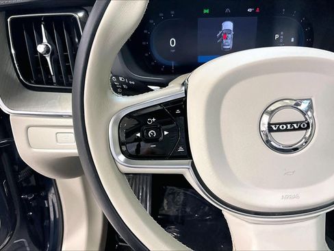 Certified 2024 Volvo XC60 B5 Ultimate w/ Climate Package image 23