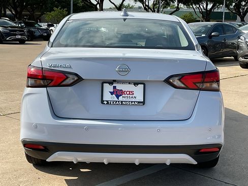 Used 2025 Nissan Versa SV image 6