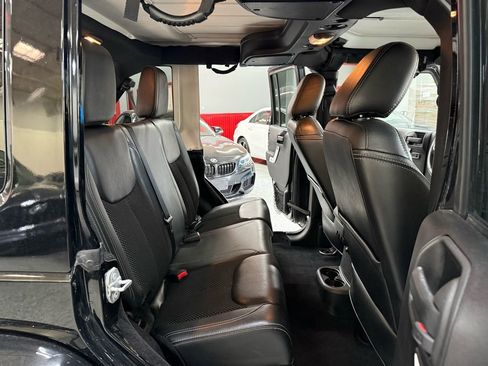 Used 2015 Jeep Wrangler Unlimited Sahara w/ Quic Order Package 23X image 23