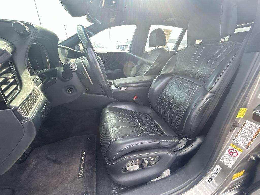 Used 2018 Lexus LS 500 w/ Luxury Package RWD image 24