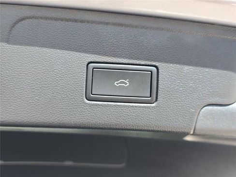 Used 2025 Volkswagen Atlas Cross Sport SEL Premium R-Line image 31