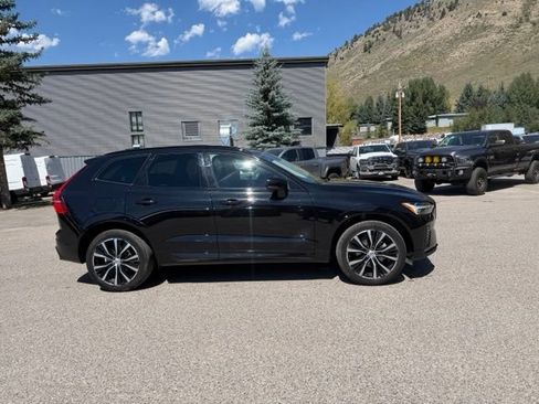 Used 2024 Volvo XC60 B5 Plus AWD/4WD image 7