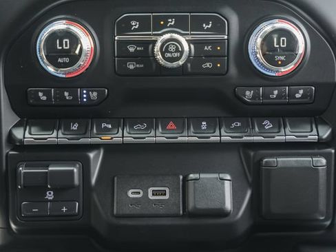 Used 2023 GMC Sierra 3500 Denali AWD/4WD image 34