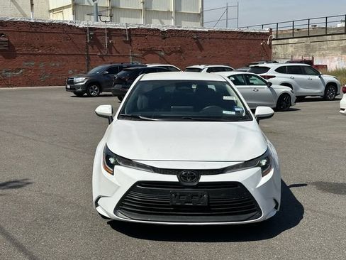 Certified 2025 Toyota Corolla LE FWD image 2