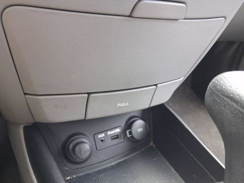 Used 2010 Hyundai Elantra GLS FWD image 24