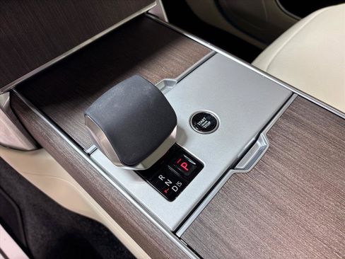 Used 2025 Land Rover Range Rover SE image 15