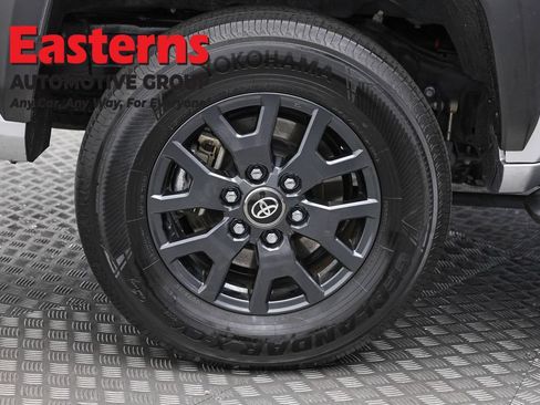 Used 2025 Toyota 4Runner SR5 AWD/4WD image 31