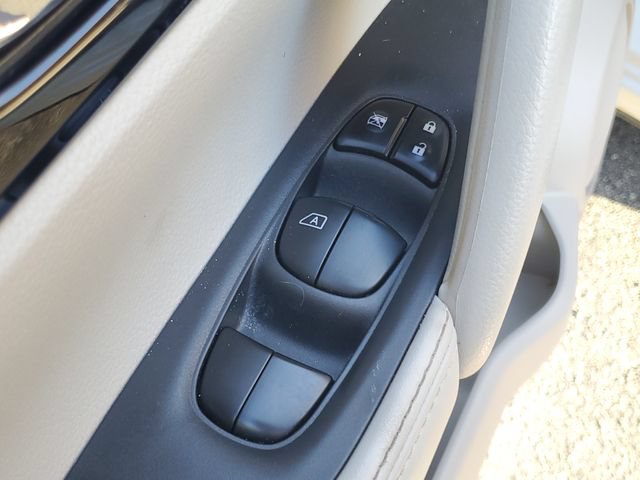 Used 2020 Nissan Rogue Sport SV FWD image 20
