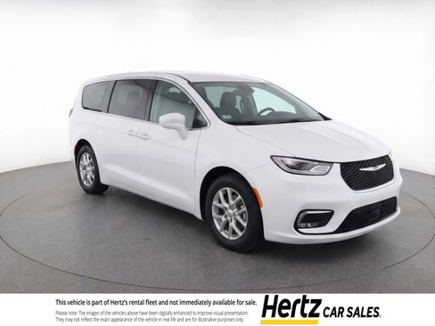 Used 2024 Chrysler Pacifica Touring-L image 1