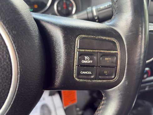 Used 2013 Jeep Wrangler Rubicon AWD/4WD image 12