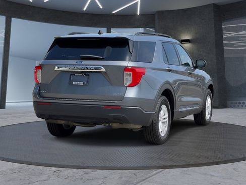 Used 2023 Ford Explorer XLT AWD/4WD image 4