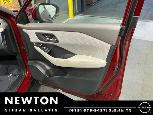 Used 2023 Nissan Rogue SV FWD image 34