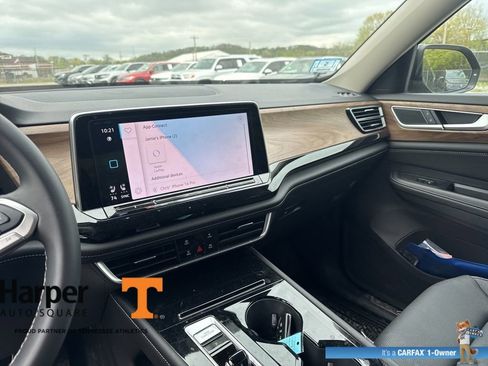 Used 2024 Volkswagen Atlas SE image 16