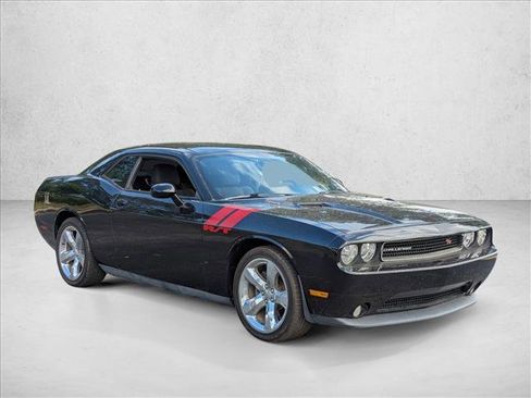 Used 2013 Dodge Challenger R/T RWD image 3