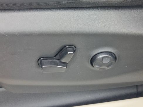 Certified 2024 Chrysler Pacifica Touring-L FWD image 27