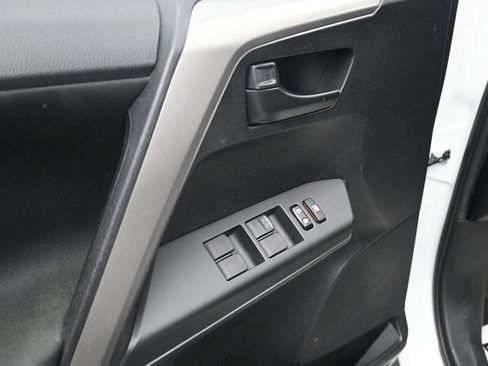 Used 2017 Toyota RAV4 LE FWD image 20