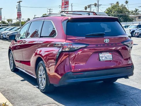 Used 2024 Toyota Sienna XLE w/ XLE Plus Package FWD image 9