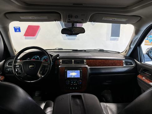 Used 2012 Chevrolet Suburban LTZ image 17