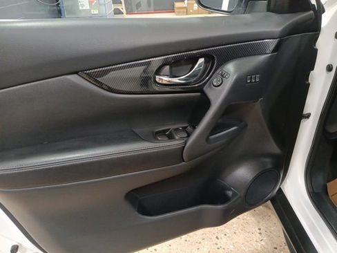 Used 2018 Nissan Rogue SL image 10