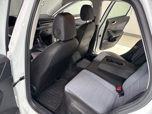 Used 2025 Volkswagen Jetta SE w/ Black Wheel Package image 21