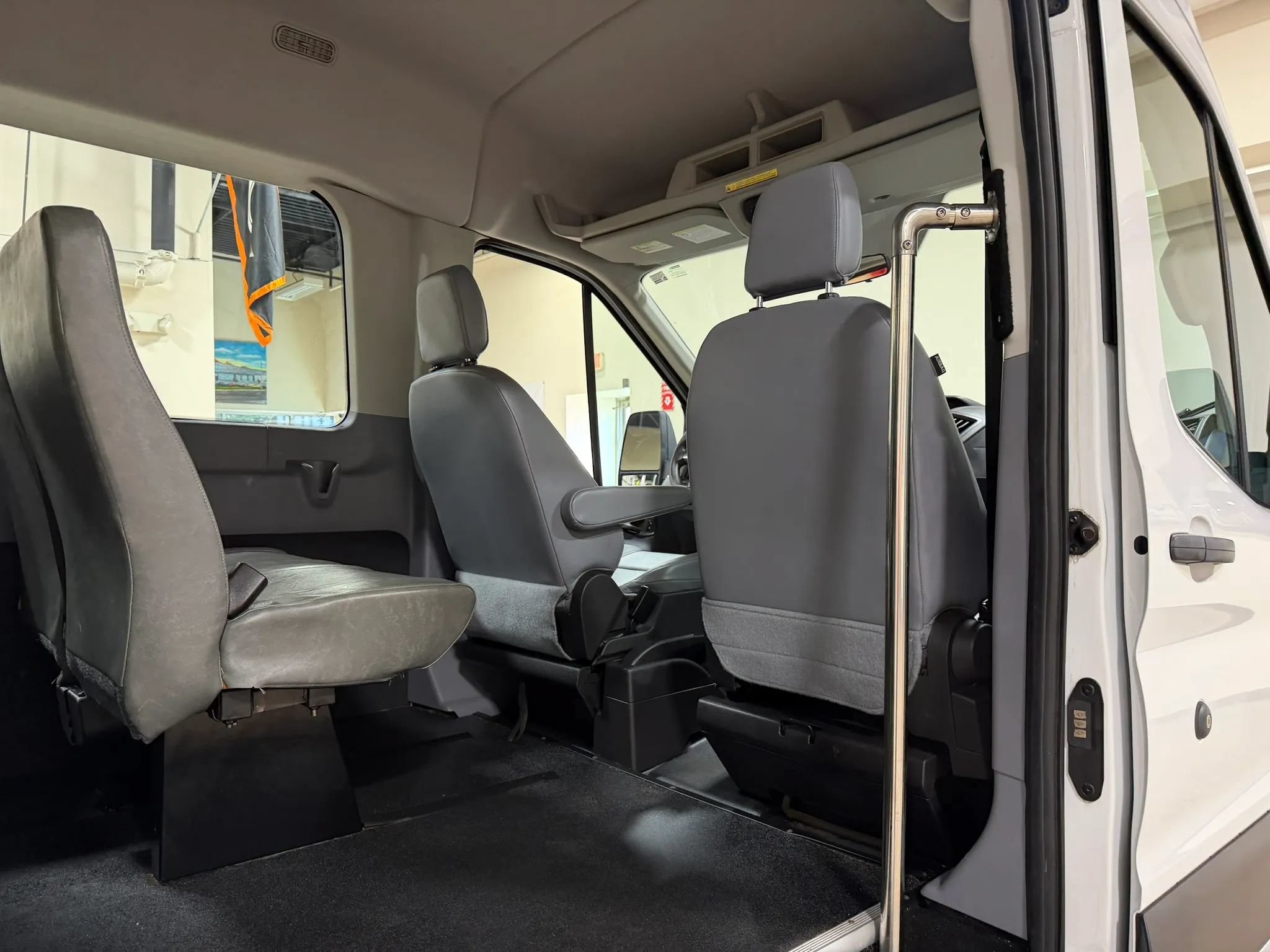 Used 2015 Ford Transit 150 XL RWD image 34