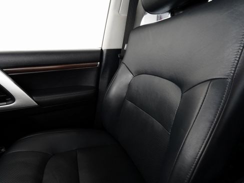 Used 2017 Toyota Land Cruiser image 27