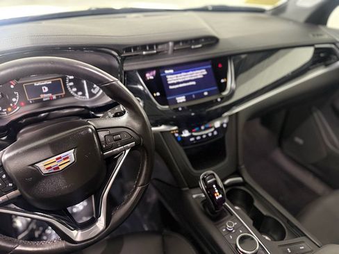 Used 2024 Cadillac XT6 Premium Luxury AWD/4WD image 17