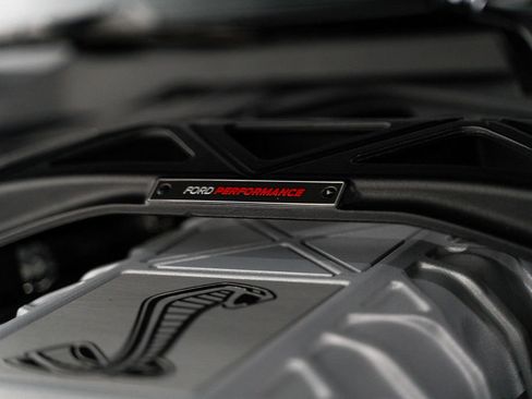 Used 2022 Ford Mustang Shelby GT500 w/ Carbon Fiber Track Pack RWD image 98