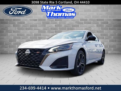 Used 2023 Nissan Altima 2.5 SR w/ SR Premium Package image 1