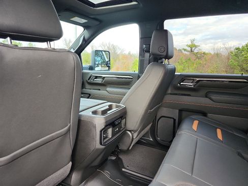 Used 2025 GMC Sierra 2500 AT4 w/ AT4 Premium Plus Package image 15