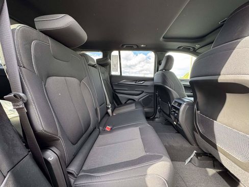 New 2025 Jeep Grand Cherokee Laredo X w/ Luxury Tech Group I AWD/4WD image 15