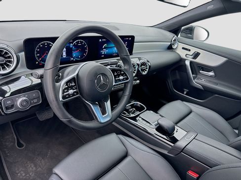 Used 2023 Mercedes-Benz CLA 250 w/ Premium Package image 7