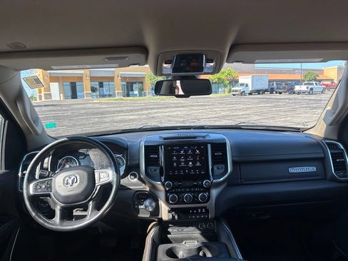Used 2019 RAM 1500 Laramie AWD/4WD image 11