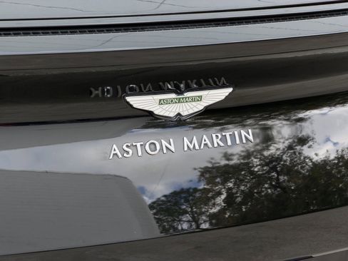 Used 2021 Aston Martin DB11 Coupe image 22