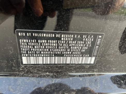 Used 2025 Volkswagen Jetta SE w/ Sunroof Package image 32