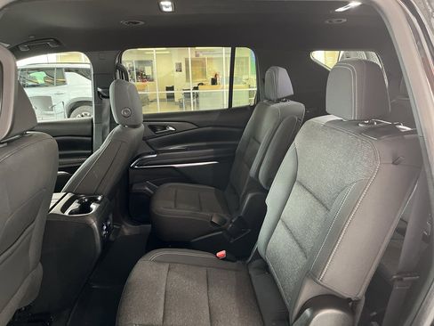 Used 2025 Chevrolet Traverse LT image 15