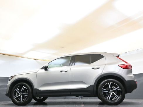 Certified 2025 Volvo XC40 B5 Core image 31