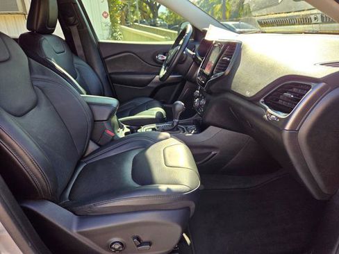 Used 2019 Jeep Cherokee Limited image 26