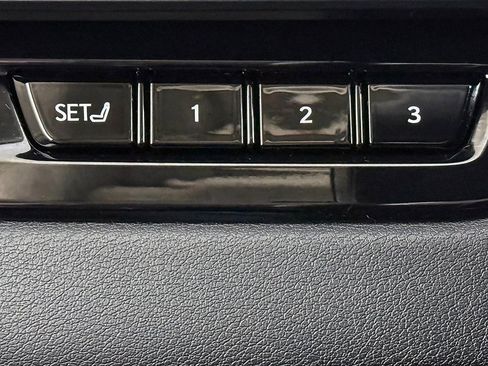 Used 2025 Lexus RX 450h AWD w/ Luxury Package image 34