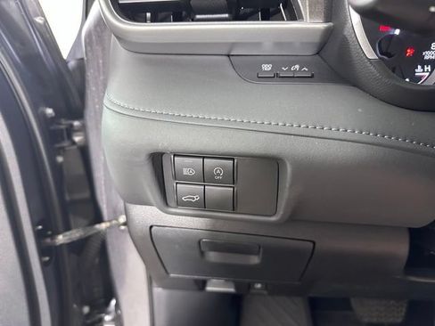 Used 2024 Toyota Highlander XLE AWD/4WD image 26