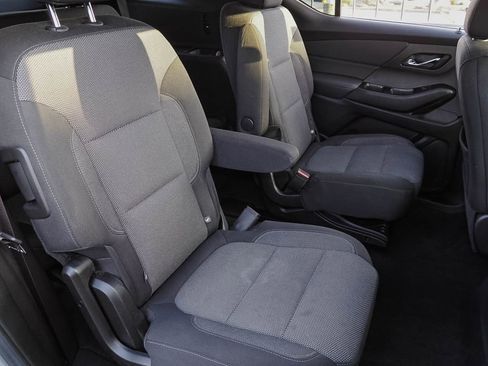 Used 2023 Chevrolet Traverse LT FWD image 19