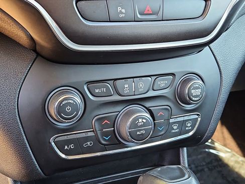 Used 2019 Jeep Cherokee Trailhawk w/ Trailer Tow Group image 27