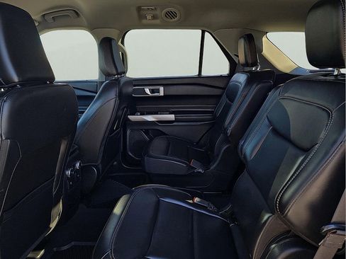 Used 2021 Ford Explorer XLT w/ Equipment Group 202A image 11