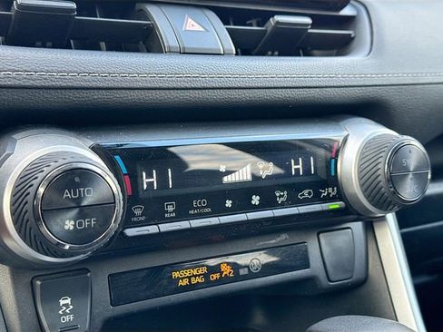 Used 2020 Toyota RAV4 LE image 16