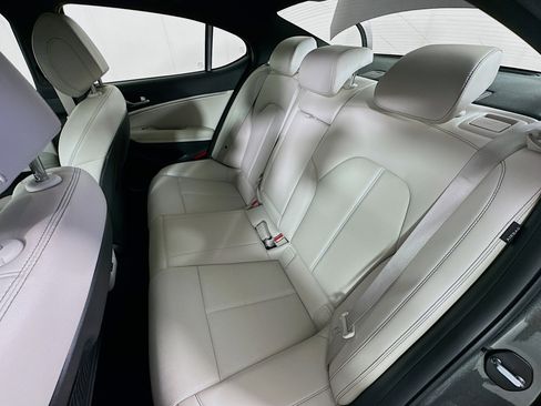 Used 2025 Genesis G70 2.5T image 26