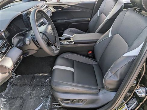 Used 2025 Toyota Camry SE image 16