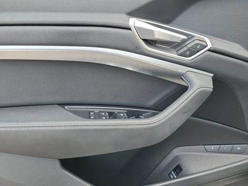Used 2022 Audi e-tron Premium AWD/4WD image 10